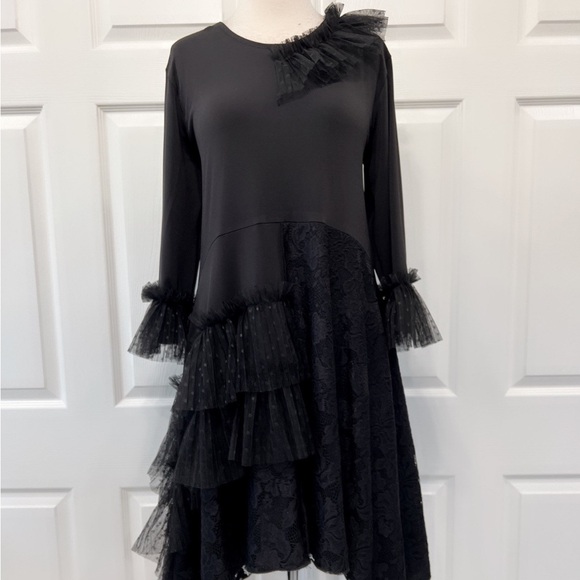 𝐄𝐭𝐬𝐲 𝐍𝐨𝐫𝐦𝐚𝐧𝐲 𝐃𝐞𝐬𝐢𝐠𝐧 𝐌𝐨𝐝𝐞𝐬𝐭 𝐁𝐥𝐚𝐜𝐤 𝐋𝐚𝐜𝐞 𝐓𝐮𝐥𝐥𝐞 𝐓𝐮𝐧𝐢𝐜 𝐓𝐨𝐩 - Picture 2 of 5